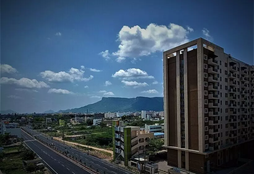 هتل Starlit Suites Tirupati