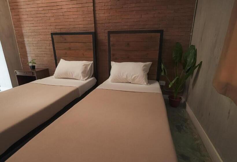 Hotel White Banana Manila   New