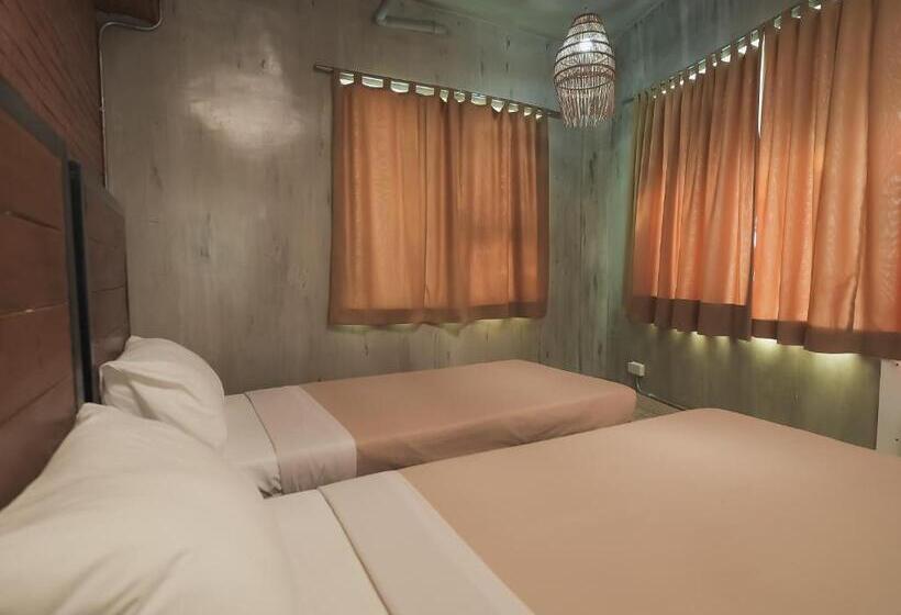 Hotel White Banana Manila   New