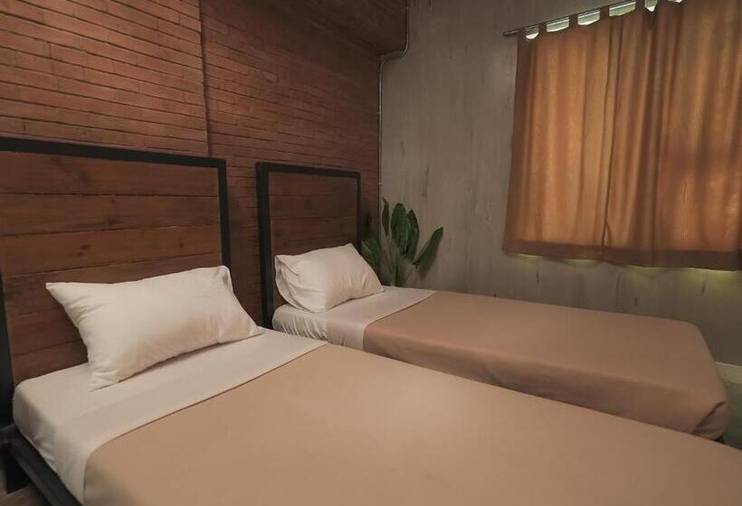 Hotel White Banana Manila   New