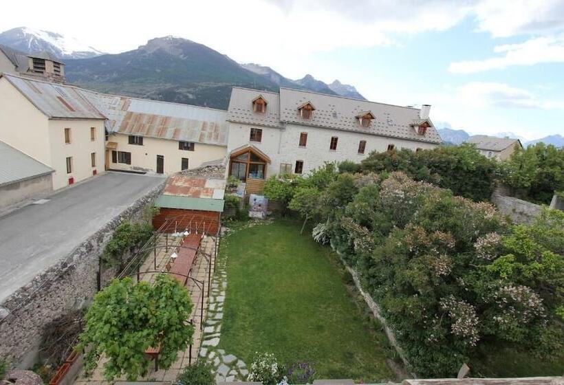 هتل Auberge De L Echauguette