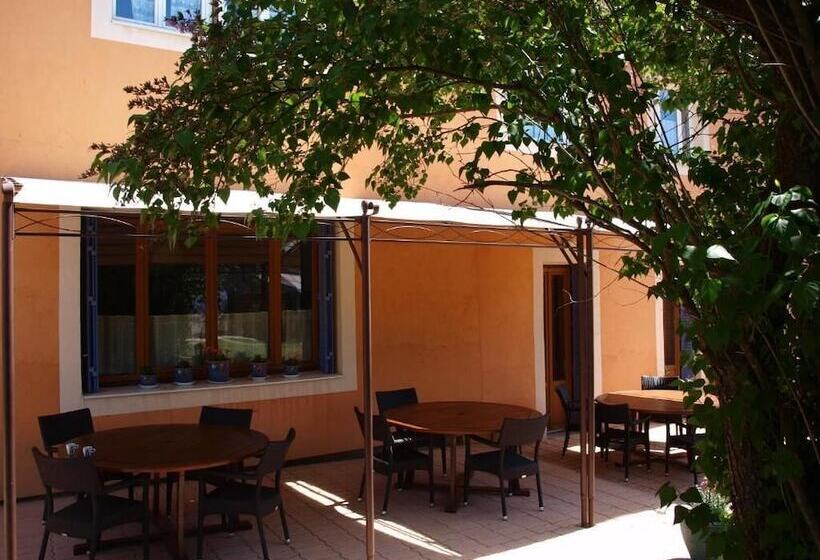 هتل Auberge De L Echauguette