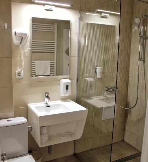 هتل Păunașul Codrilor