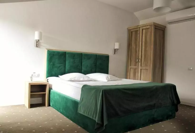 Hotelli Păunașul Codrilor