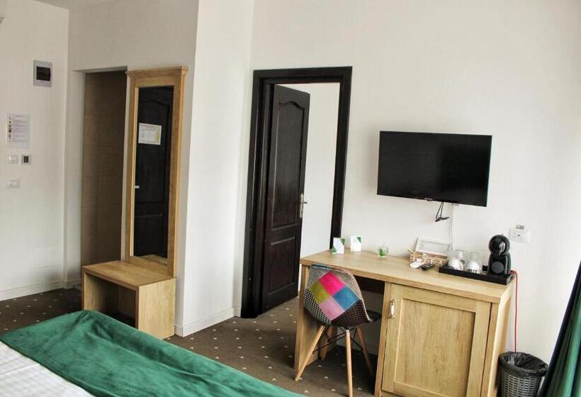 هتل Păunașul Codrilor