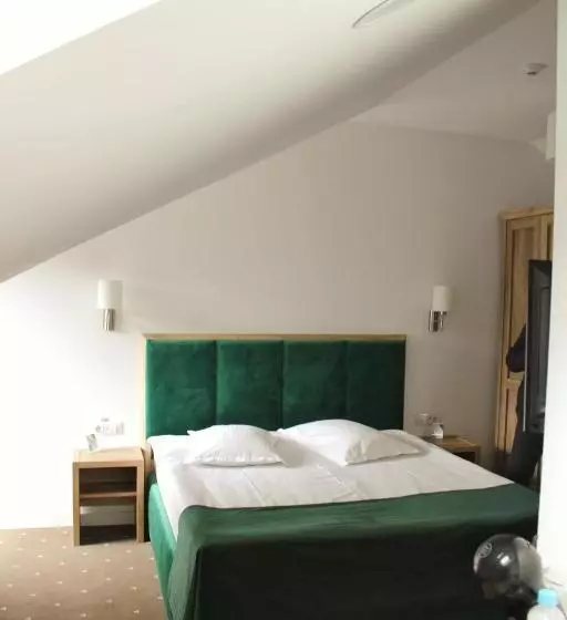 Hotelli Păunașul Codrilor