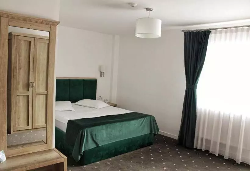 Hotelli Păunașul Codrilor