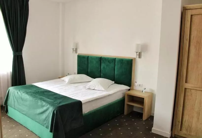 Hotelli Păunașul Codrilor