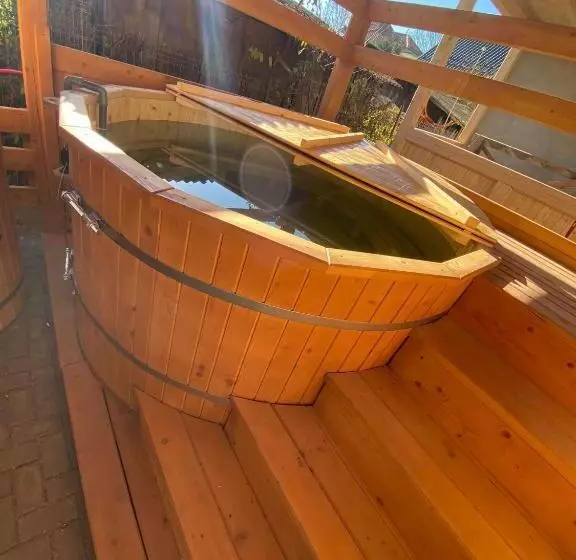 Hotelli Păunașul Codrilor