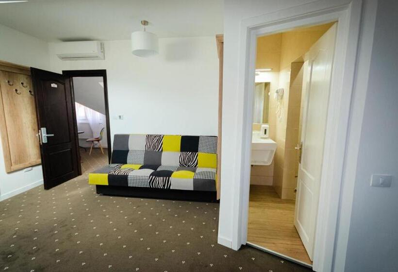 هتل Păunașul Codrilor