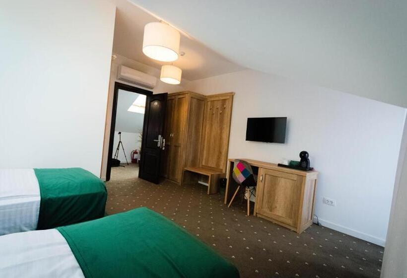 هتل Păunașul Codrilor