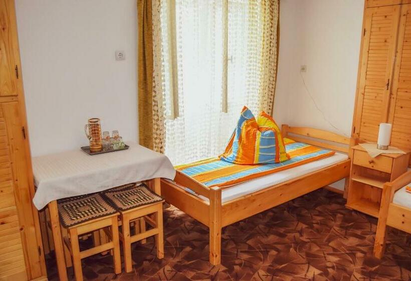 بنسيون Casa De Vacanță Hársfa Vendégház