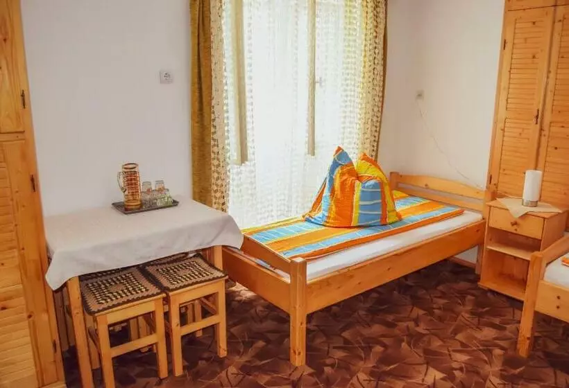 ペンション Casa De Vacanță Hársfa Vendégház