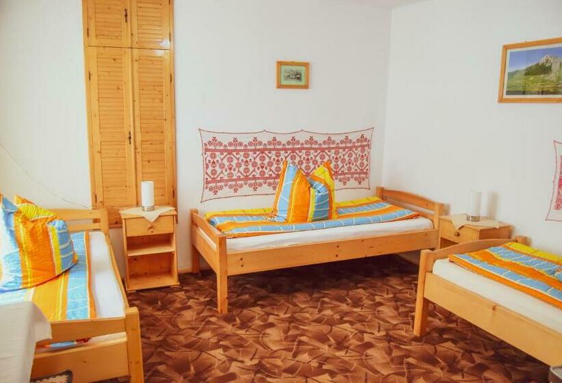 بنسيون Casa De Vacanță Hársfa Vendégház