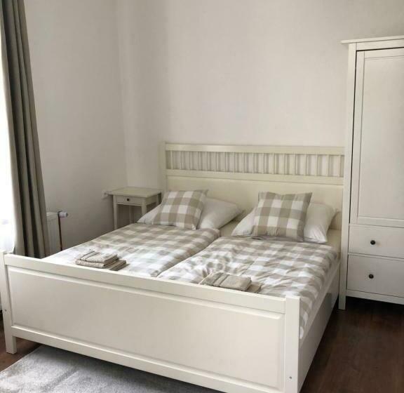 فندق Penzion Vila E Landisch