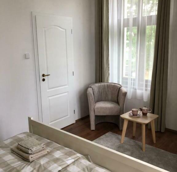 فندق Penzion Vila E Landisch