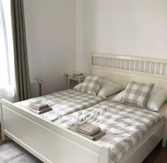 ホテル Penzion Vila E Landisch