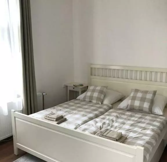 ホテル Penzion Vila E Landisch