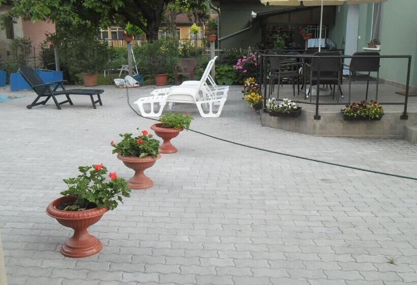 פנסיון Attila Vendégház Tápiószentmárton