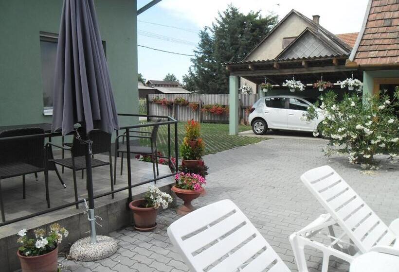 פנסיון Attila Vendégház Tápiószentmárton