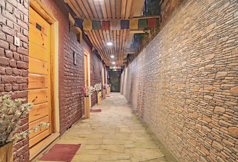 Hotel Echor  Yak And Yeti Ranikhet