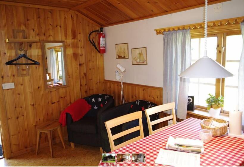 בית מלון כפרי Gesunda Gården