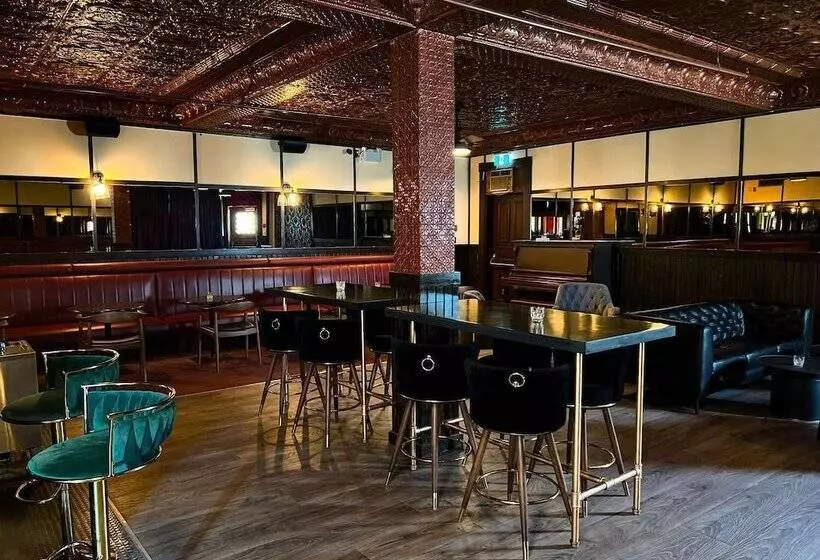 Hotelli Midnight Sun, A Coast