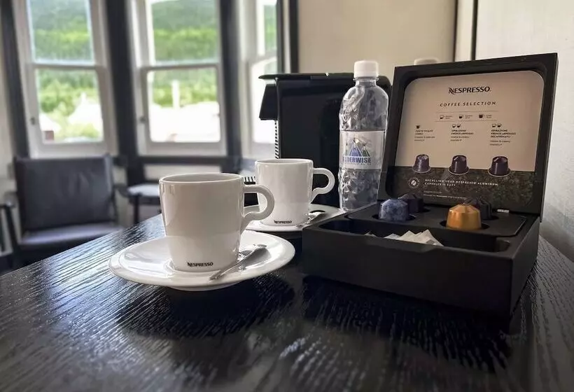 Hotelli Midnight Sun, A Coast