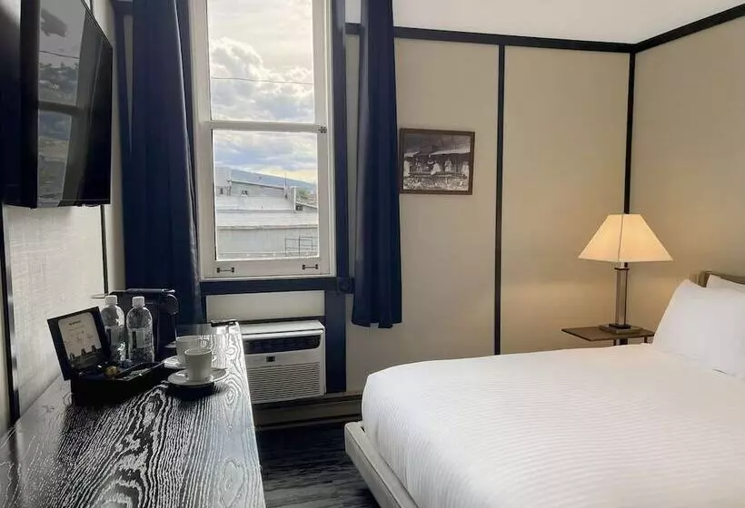 Hotelli Midnight Sun, A Coast