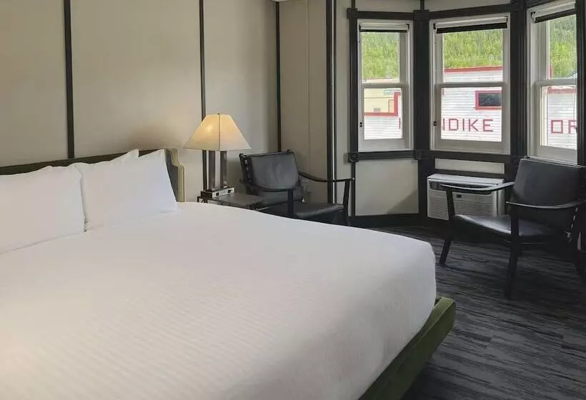 Hotelli Midnight Sun, A Coast