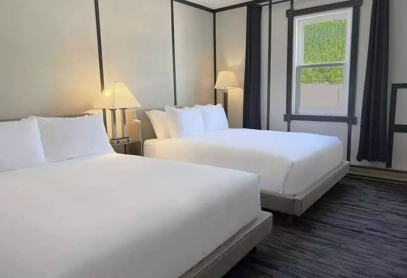 Hotelli Midnight Sun, A Coast