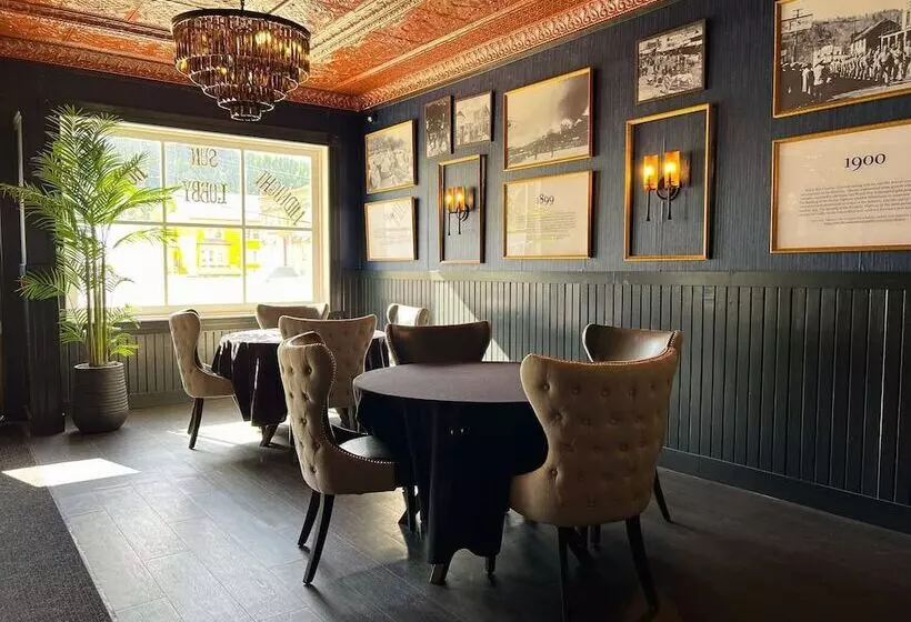 Hotelli Midnight Sun, A Coast