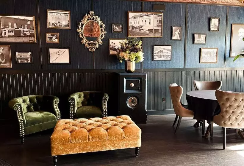 Hotelli Midnight Sun, A Coast