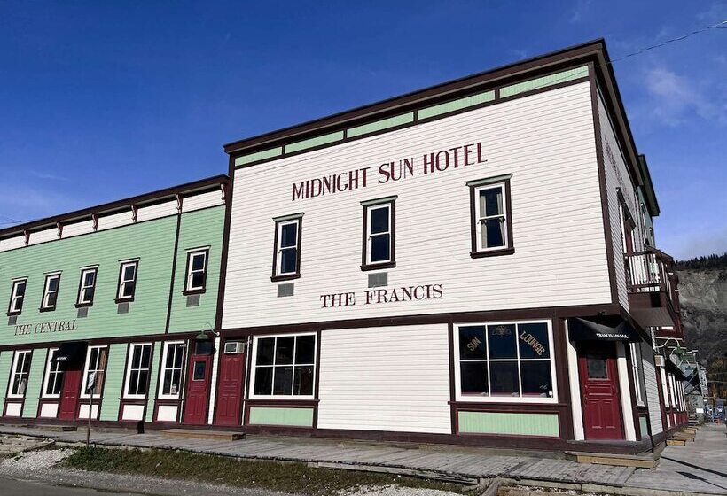 Hotel Midnight Sun, A Coast