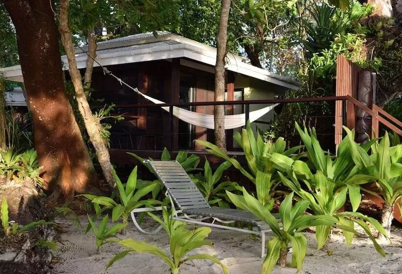 هتل Barrier Beach Resort