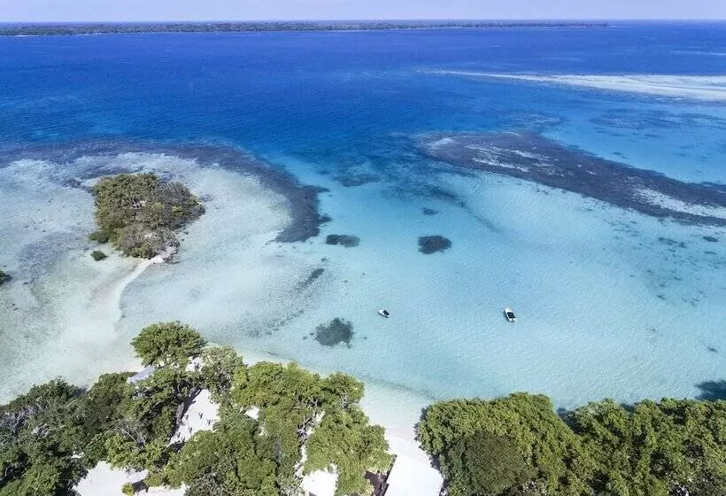 هتل Barrier Beach Resort