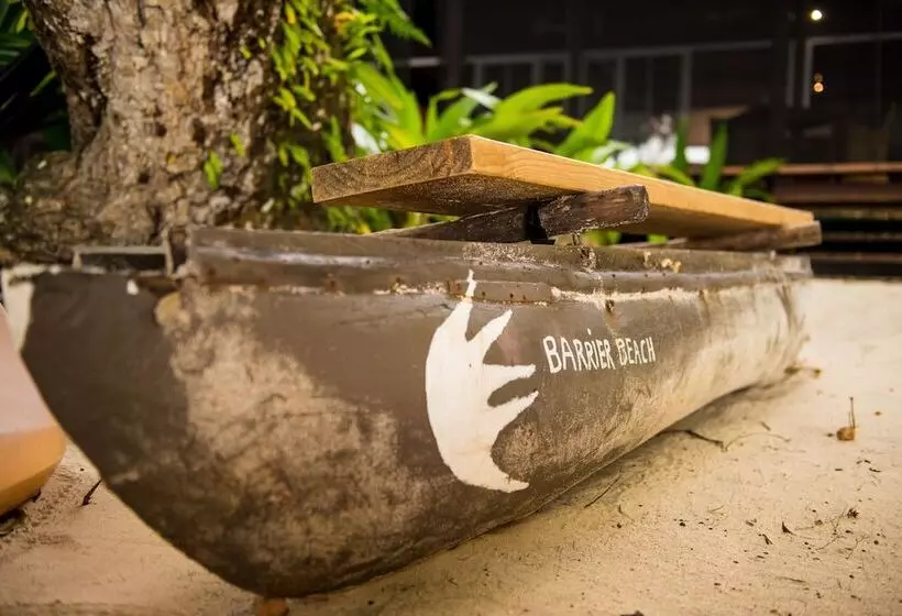 هتل Barrier Beach Resort