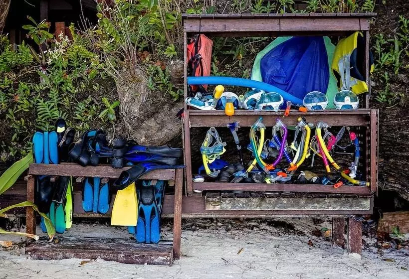 هتل Barrier Beach Resort