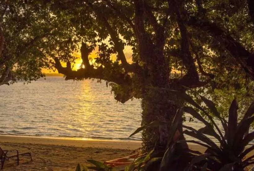 هتل Barrier Beach Resort