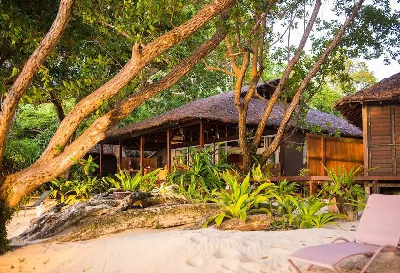 هتل Barrier Beach Resort