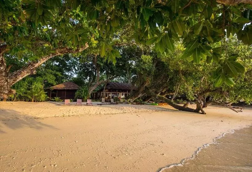 هتل Barrier Beach Resort