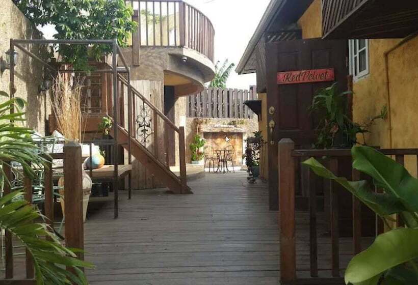 هتل One32 Guest House