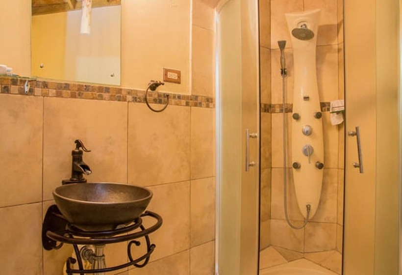 هتل One32 Guest House