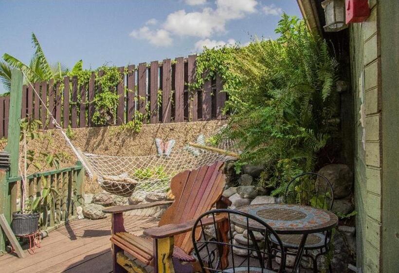 هتل One32 Guest House