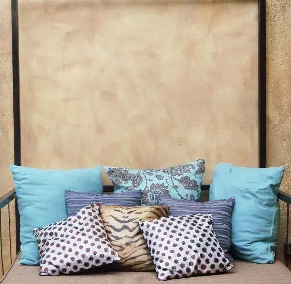 هتل One32 Guest House