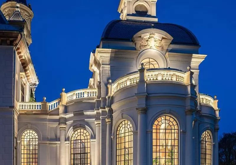 Hotelli Botaniq Castle Of Tura