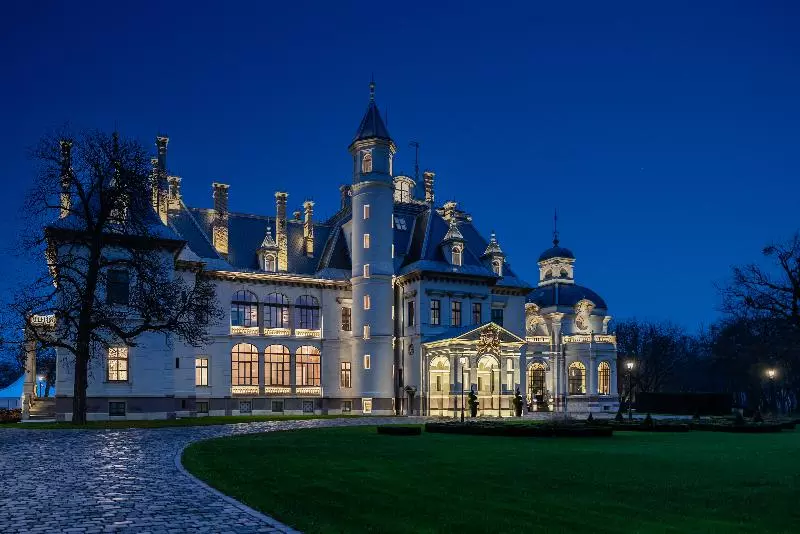 Hotelli Botaniq Castle Of Tura