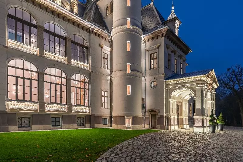 Hotelli Botaniq Castle Of Tura