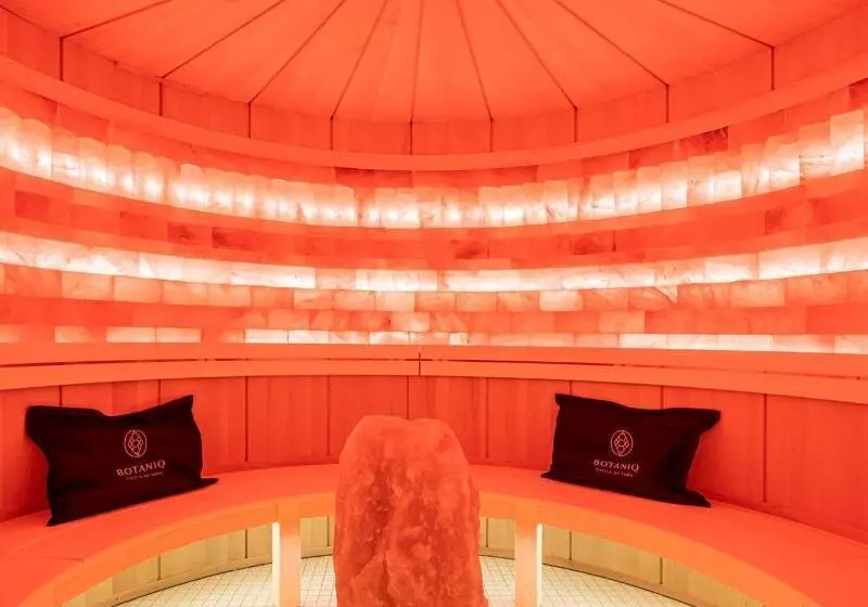 Hotelli Botaniq Castle Of Tura