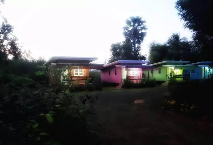 ホテル Chomnok Chommai Resort